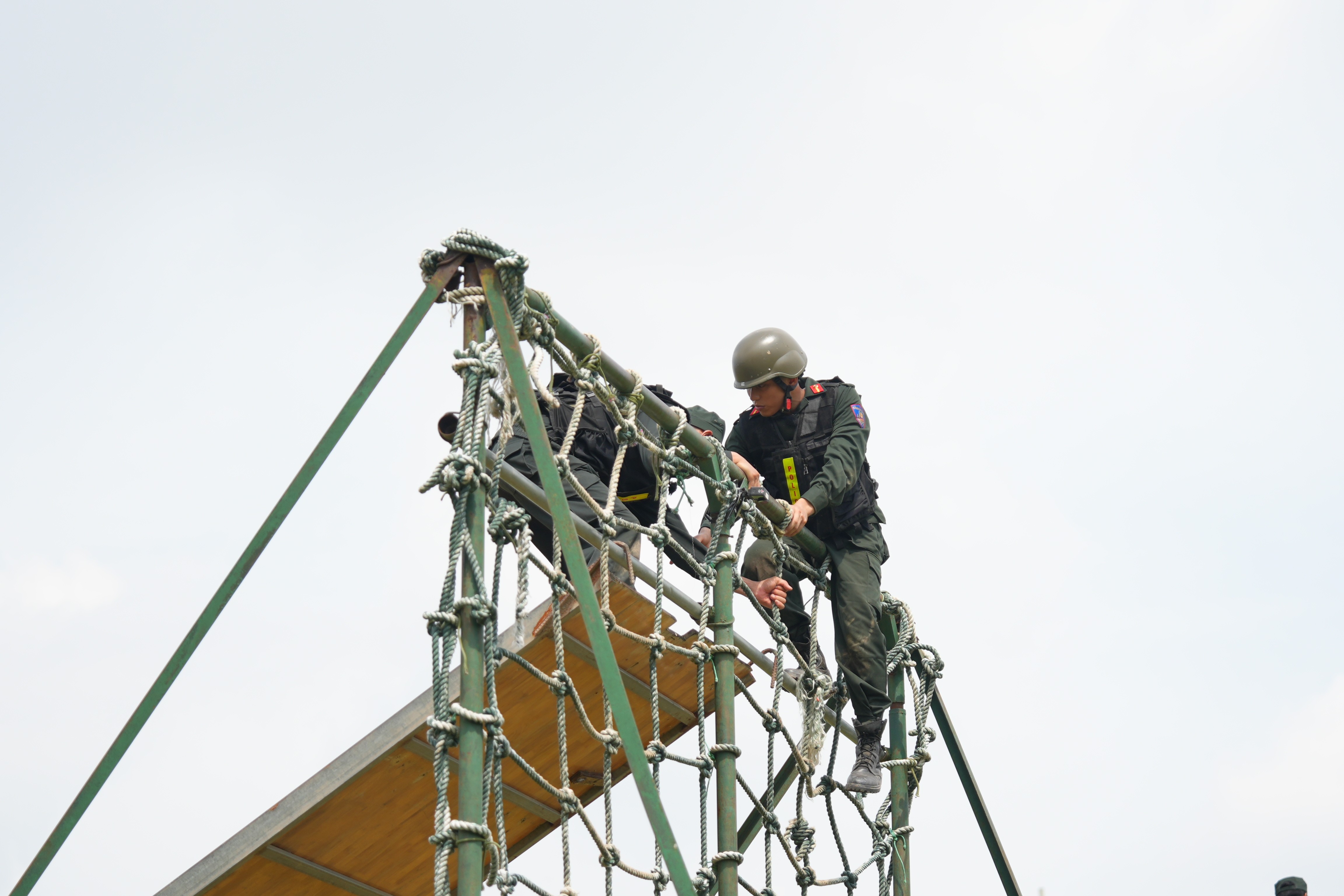 'Em út thép' Mono đảm nhận vai trò then chốt tại 'Chiến sĩ quả cảm'