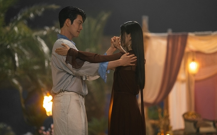 'Genie, Make a Wish' của Suzy - Kim Woo Bin lọt Top Netflix toàn cầu
