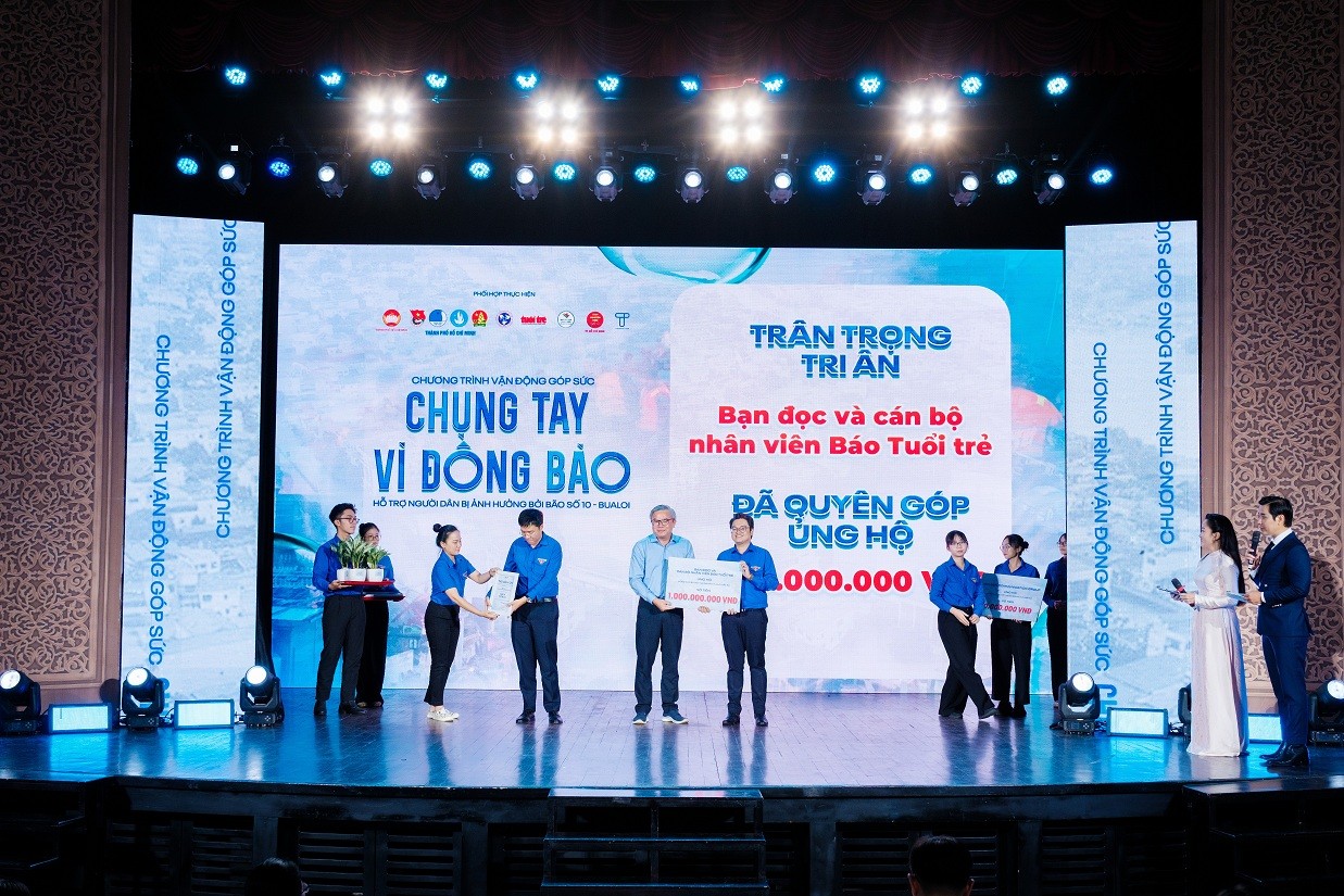 Đêm nhạc 'Chung tay vì đồng bào' quyên góp hơn 10 tỷ đồng giúp đỡ người dân vùng bão lũ