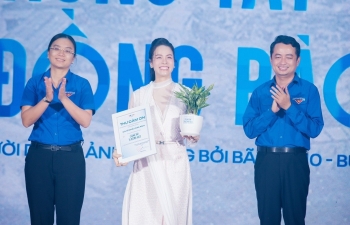 Đêm nhạc 'Chung tay vì đồng bào' quyên góp hơn 10 tỷ đồng giúp đỡ người dân vùng bão lũ