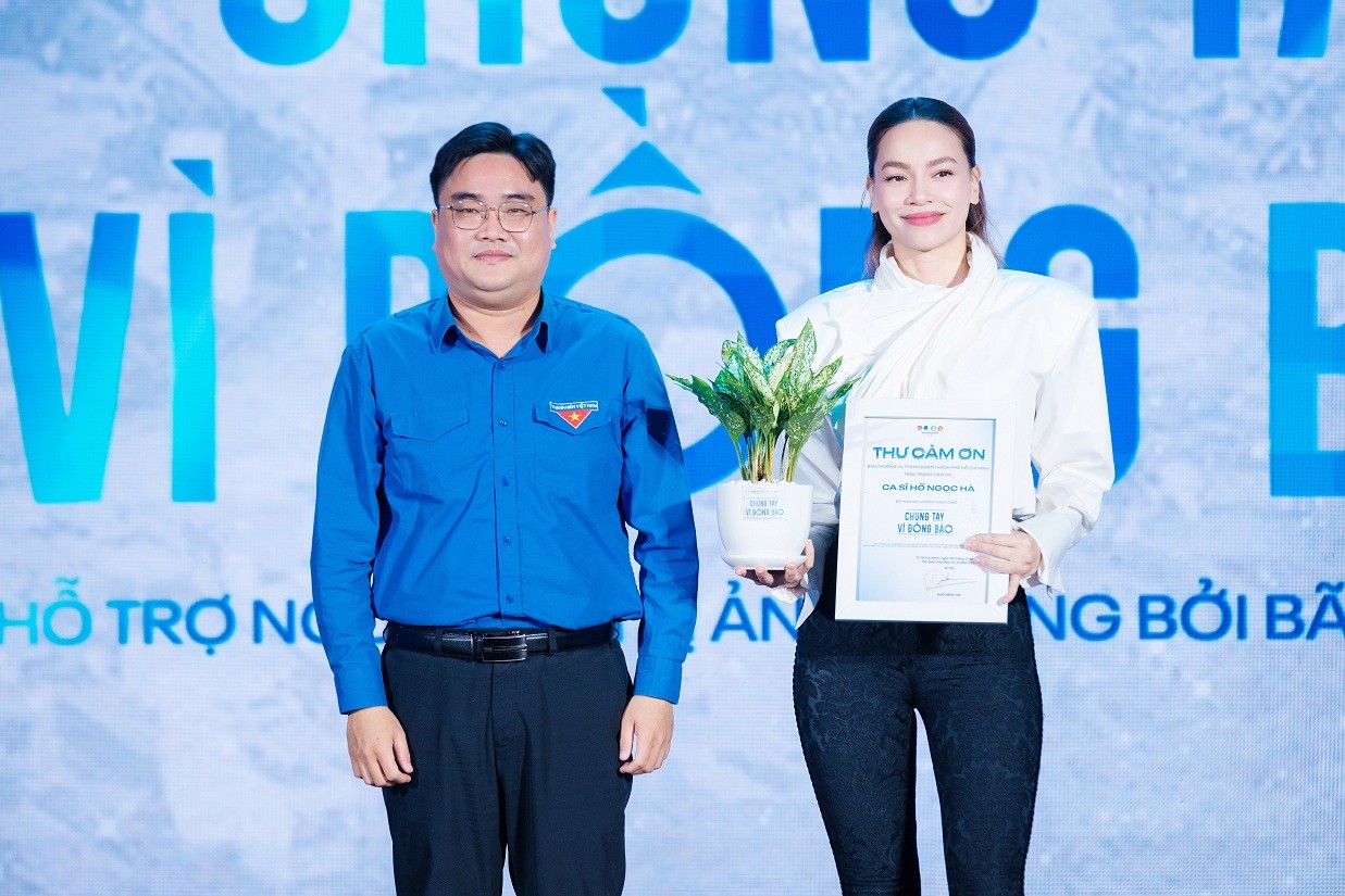 Đêm nhạc 'Chung tay vì đồng bào' quyên góp hơn 10 tỷ đồng giúp đỡ người dân vùng bão lũ