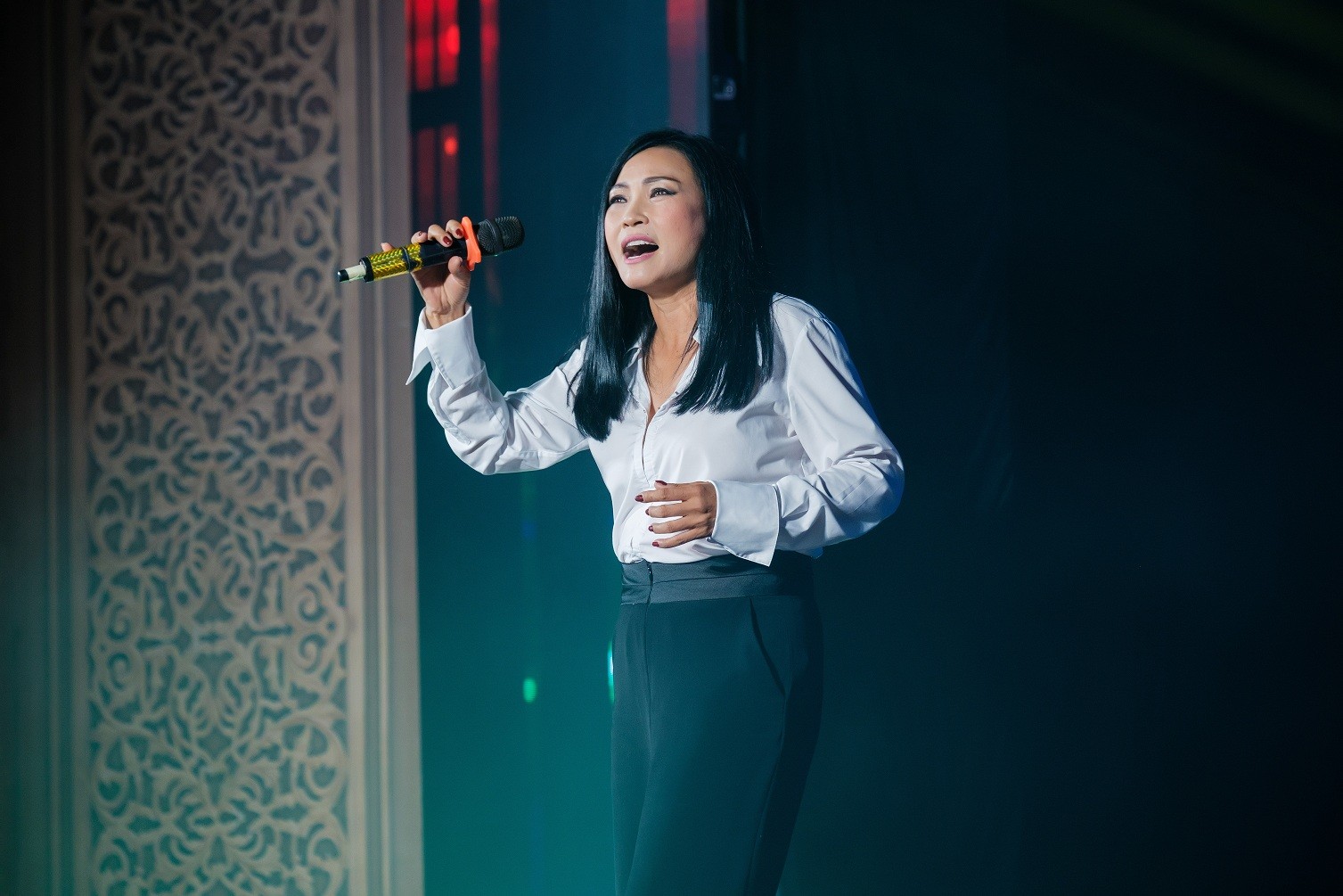 Đêm nhạc 'Chung tay vì đồng bào' quyên góp hơn 10 tỷ đồng giúp đỡ người dân vùng bão lũ