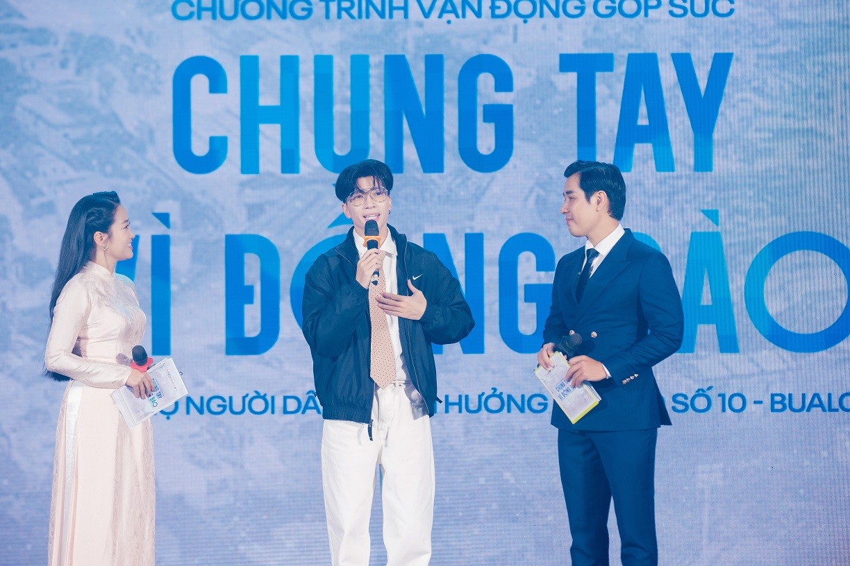 Đêm nhạc 'Chung tay vì đồng bào' quyên góp hơn 10 tỷ đồng giúp đỡ người dân vùng bão lũ