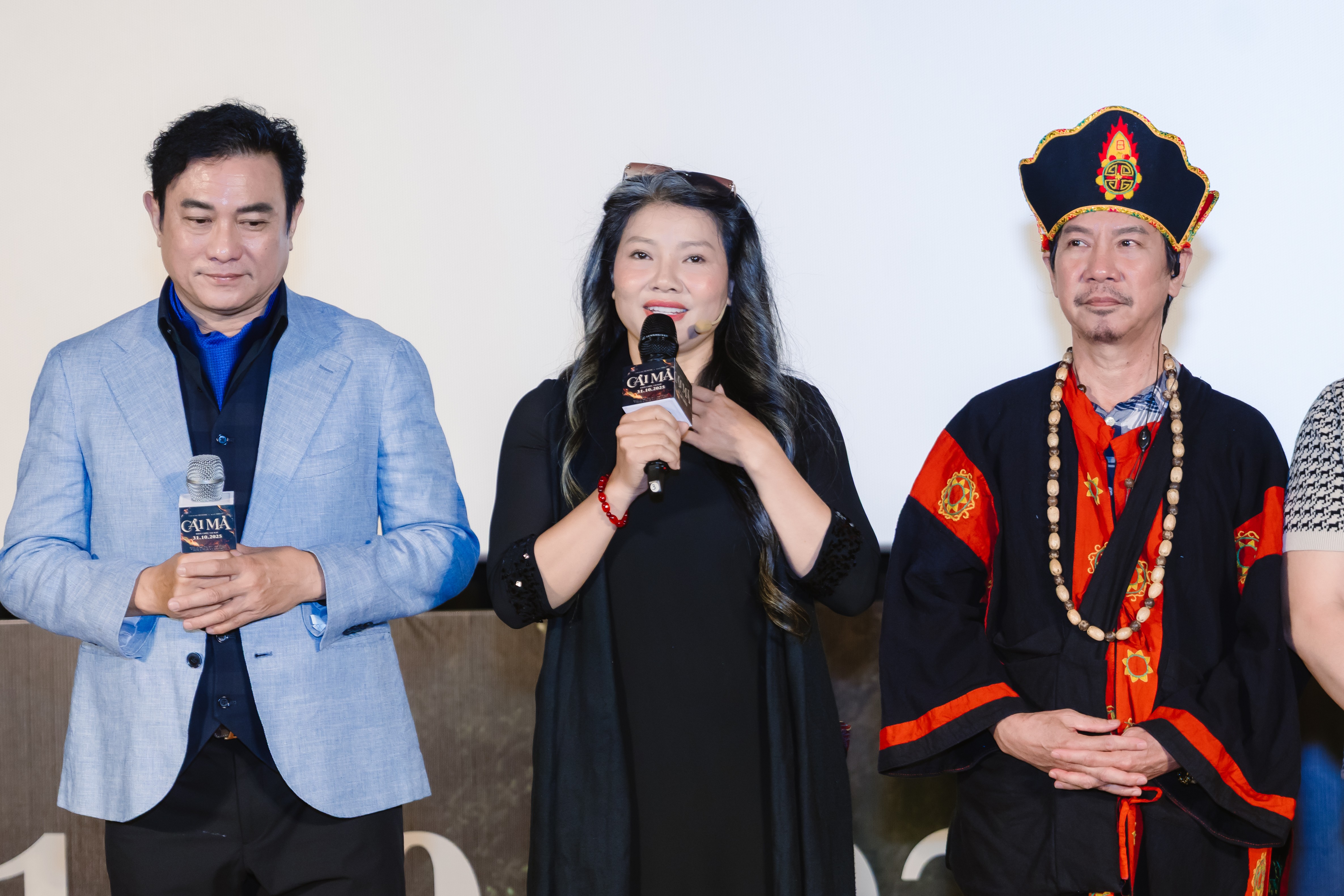 'Cải mả' gây sốt khi đặc tả quá trình quật mộ chân thực