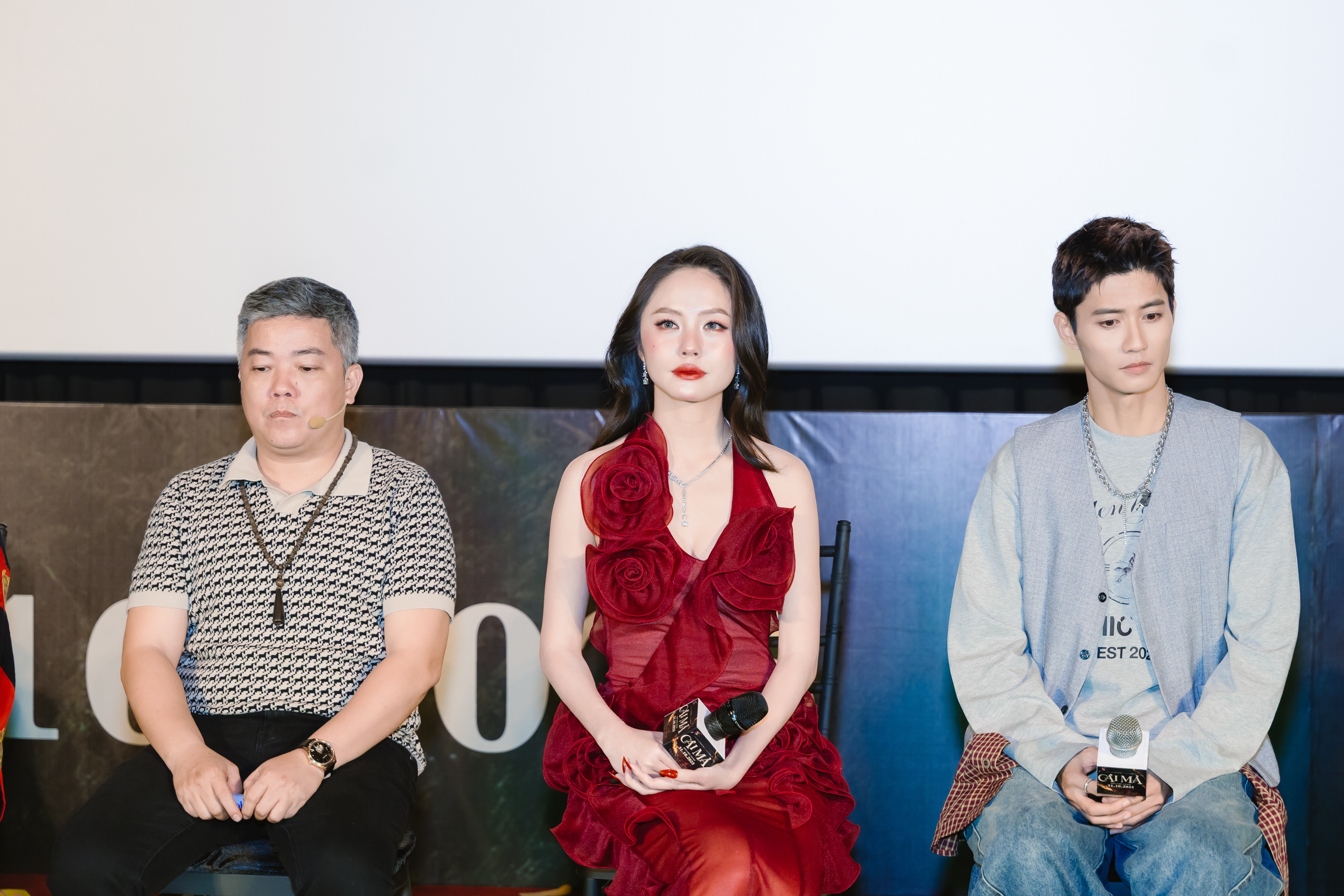 'Cải mả' gây sốt khi đặc tả quá trình quật mộ chân thực