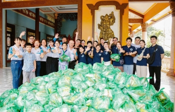 Cao Mỹ Kim cùng nhóm thiện nguyện thực hiện chương trình 'Trung thu cho em' lần thứ 8 cho các em nhỏ