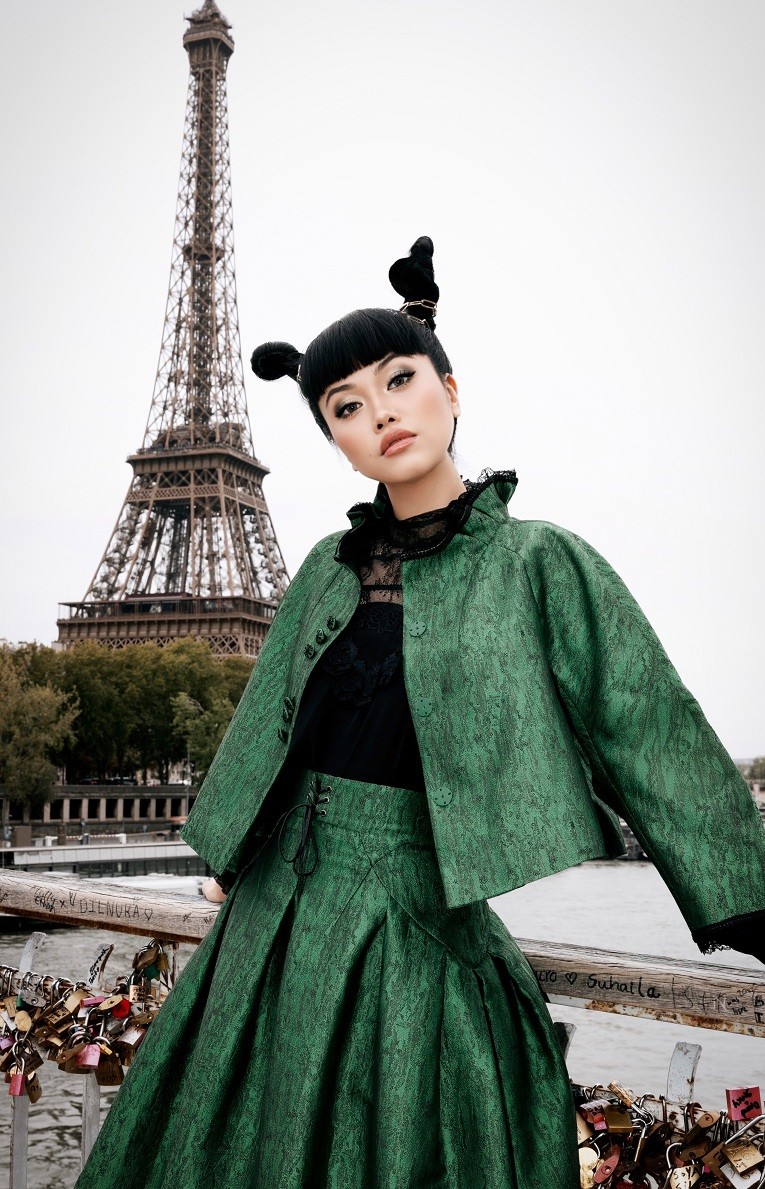 Jessica Minh Anh đậm phong cách văn hóa và thời trang cao cấp trên sàn diễn 'Tuần lễ thời trang Paris'