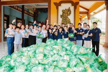 Cao Mỹ Kim cùng nhóm thiện nguyện thực hiện chương trình 'Trung thu cho em' lần thứ 8 cho các em nhỏ