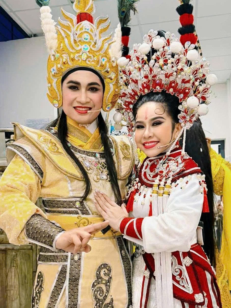 Bình Tinh hạnh phúc khi con trai Ngọc Cương nối nghiệp gia tộc Huỳnh Long