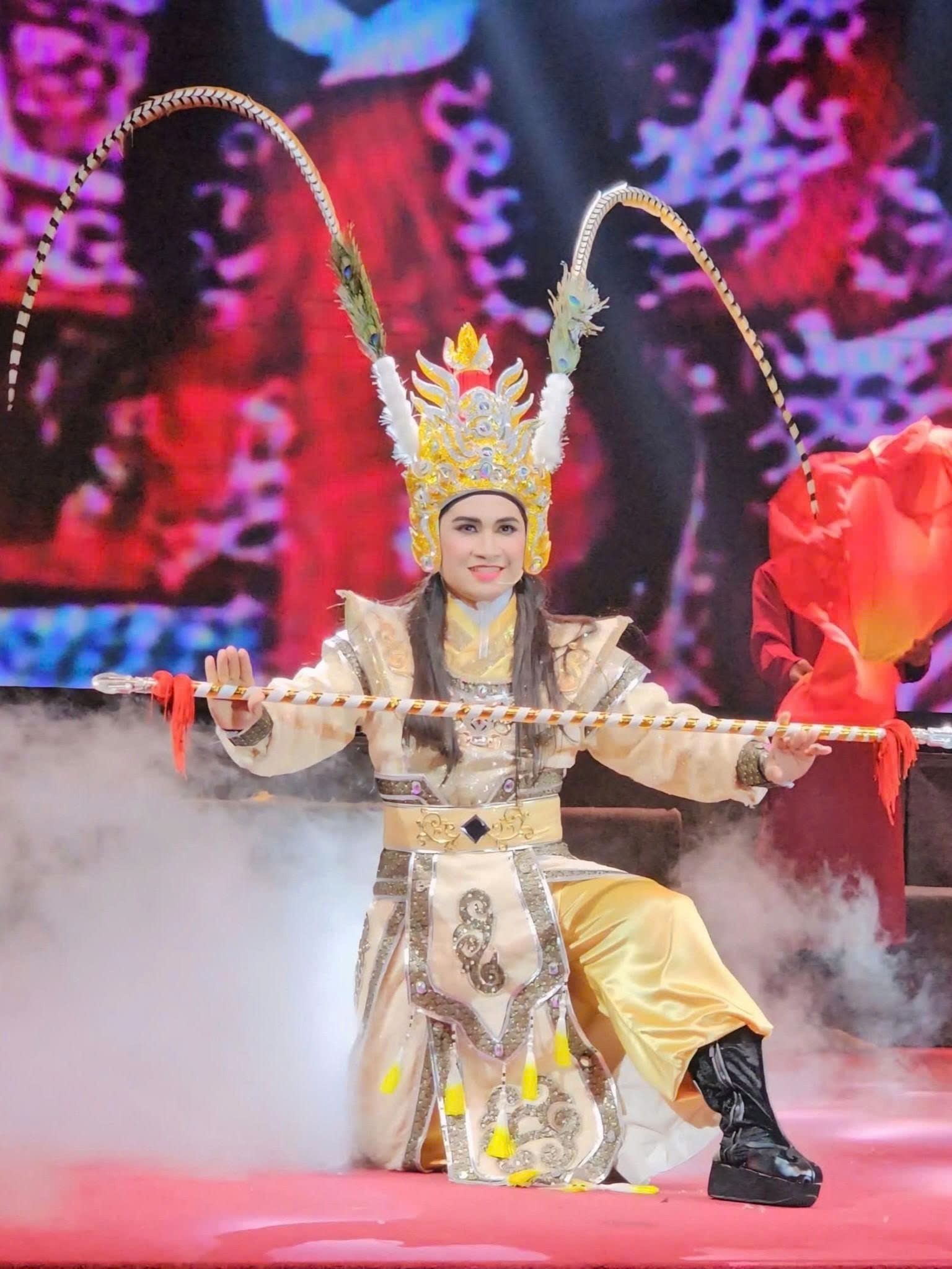 Bình Tinh hạnh phúc khi con trai Ngọc Cương nối nghiệp gia tộc Huỳnh Long