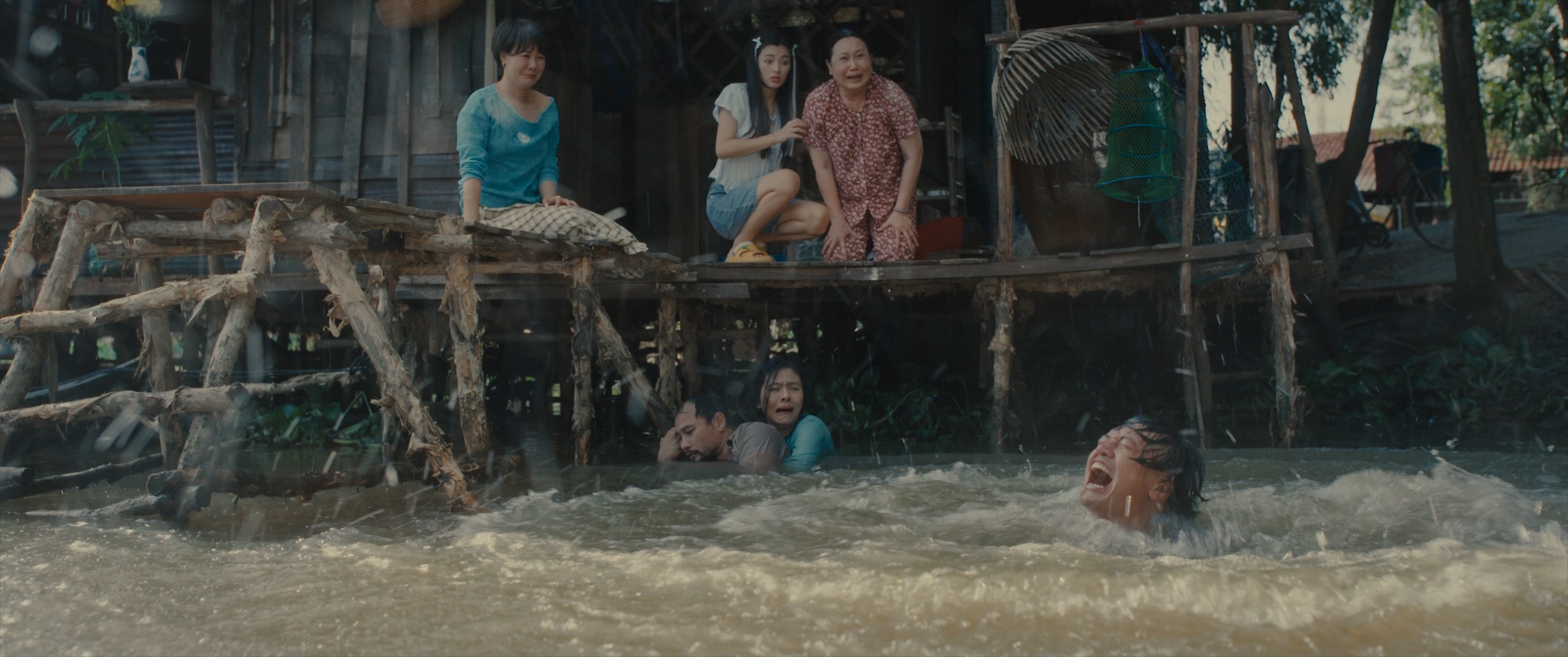 'Nhà ma xó' hé lộ bi kịch dồn dập, tất cả đều liên quan đến cái khạp sành ma ám