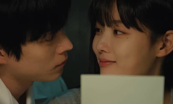 Kim Yoo Jung biến đổi gây chấn động trong 'Dear X'