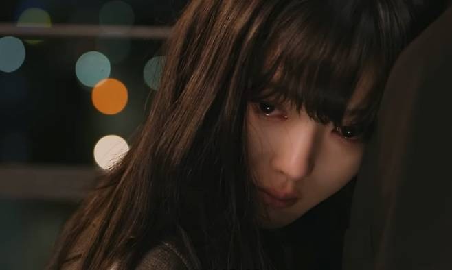 Kim Yoo Jung biến đổi gây chấn động trong 'Dear X'