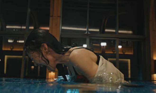 Kim Yoo Jung biến đổi gây chấn động trong 'Dear X'