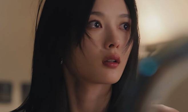 Kim Yoo Jung biến đổi gây chấn động trong 'Dear X'