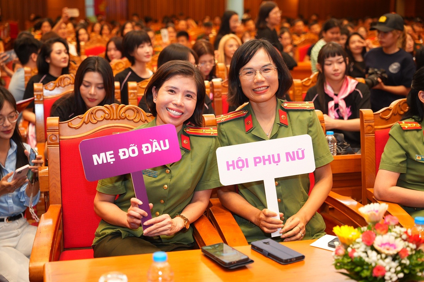 Concert 'Em xinh 'Say Hi' giao lưu cùng hơn 500 cán bộ chiến sĩ nữ Công an nhân dân