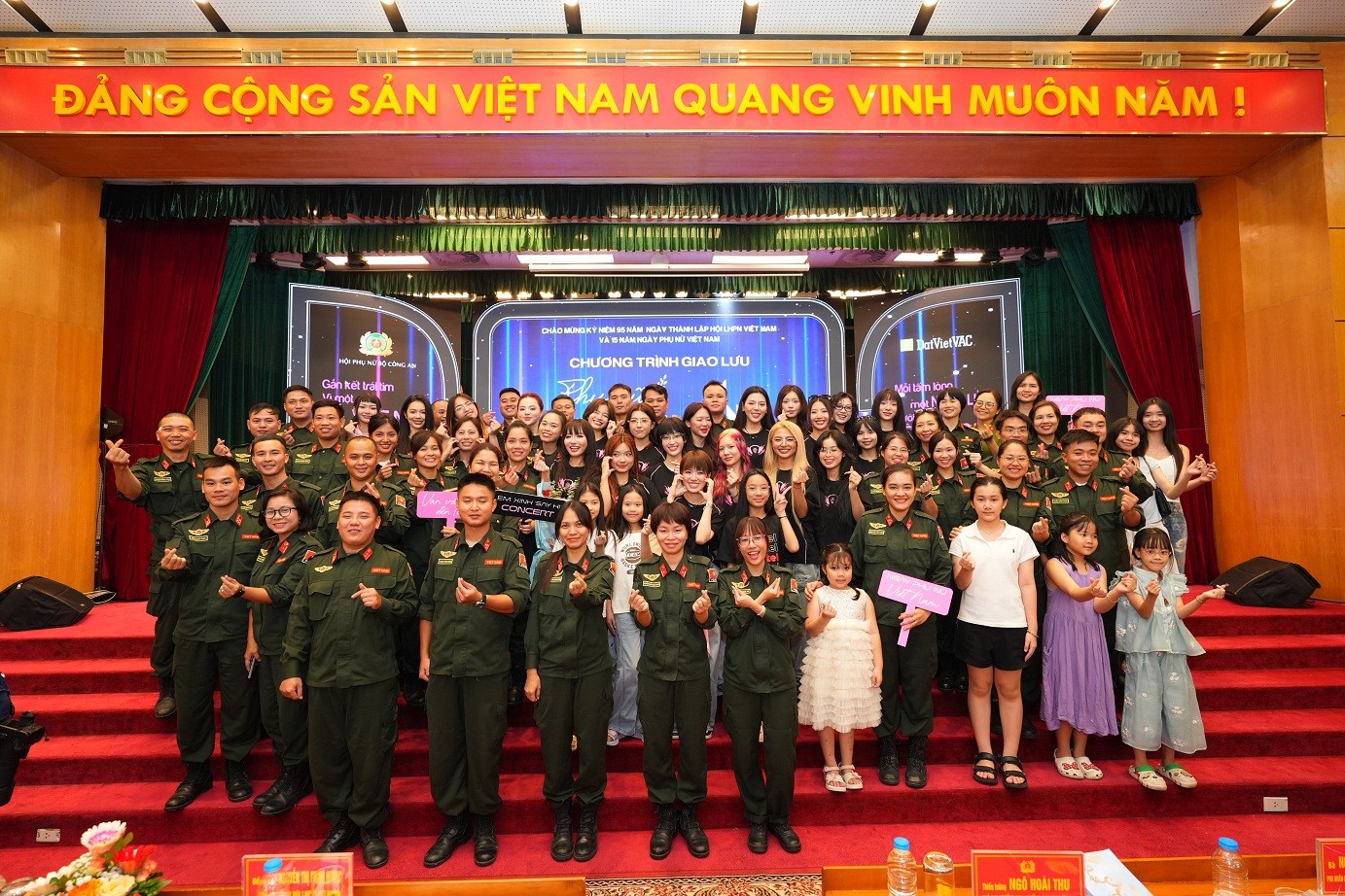 Concert 'Em xinh 'Say Hi' giao lưu cùng hơn 500 cán bộ chiến sĩ nữ Công an nhân dân