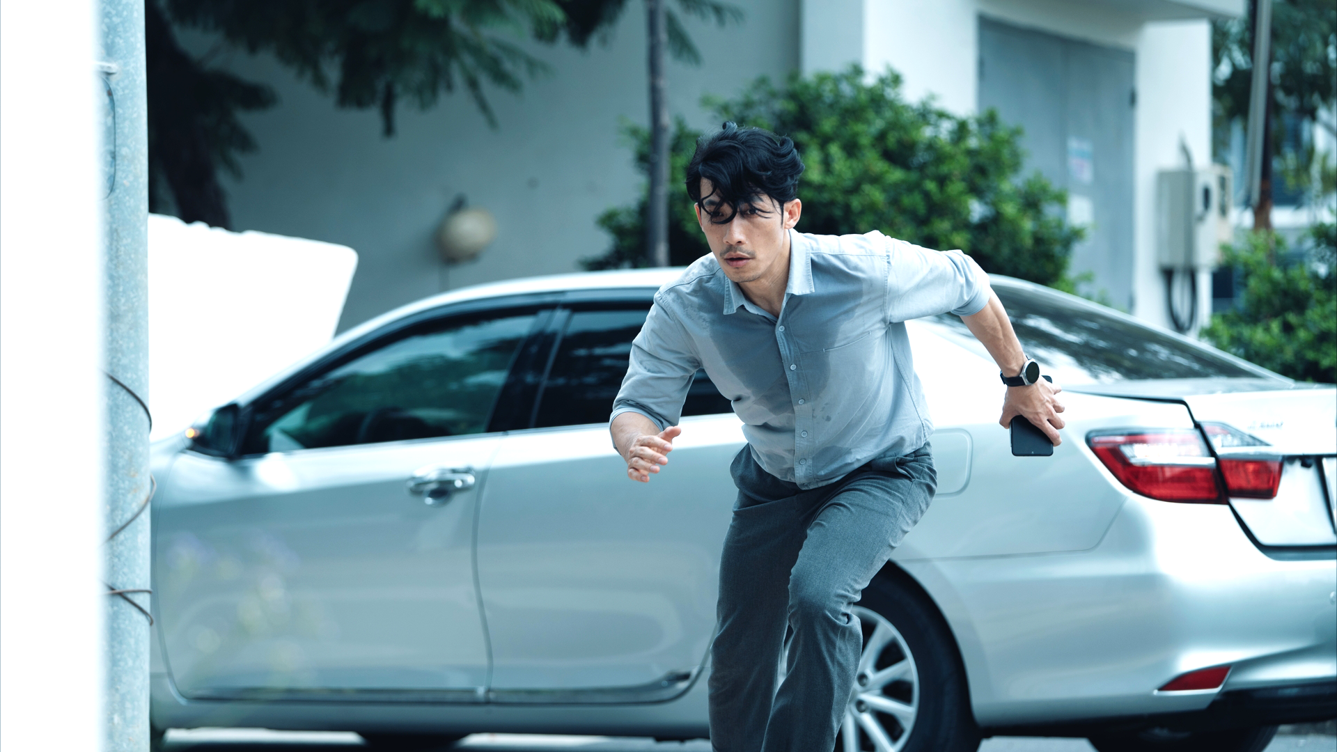 Vượt qua nhiều cái tên ăn khách, Liên Bỉnh Phát tái xuất trong 'Bẫy tiền' - Vụ án lừa đảo lớn nhất màn ảnh rộng năm 2025