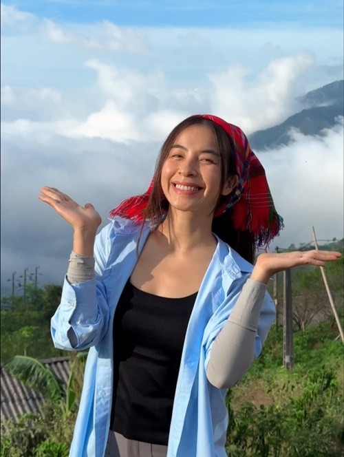 Trước đó, Trần Vân cho biết, cô nhận quần áo cũ, chăn mang lên cho mọi người dùng sau lũ. Ảnh: FB Trần Vân