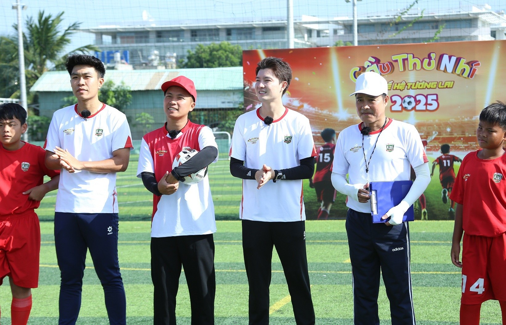 Diễn viên phim 'Gia đình là số 1' là khách mời tập 4 'Cầu thủ nhí 2025'