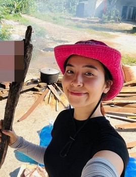 Diễn viên 'Làng trong phố' - Trần Vân đến Thái Nguyên hỗ trợ người dân