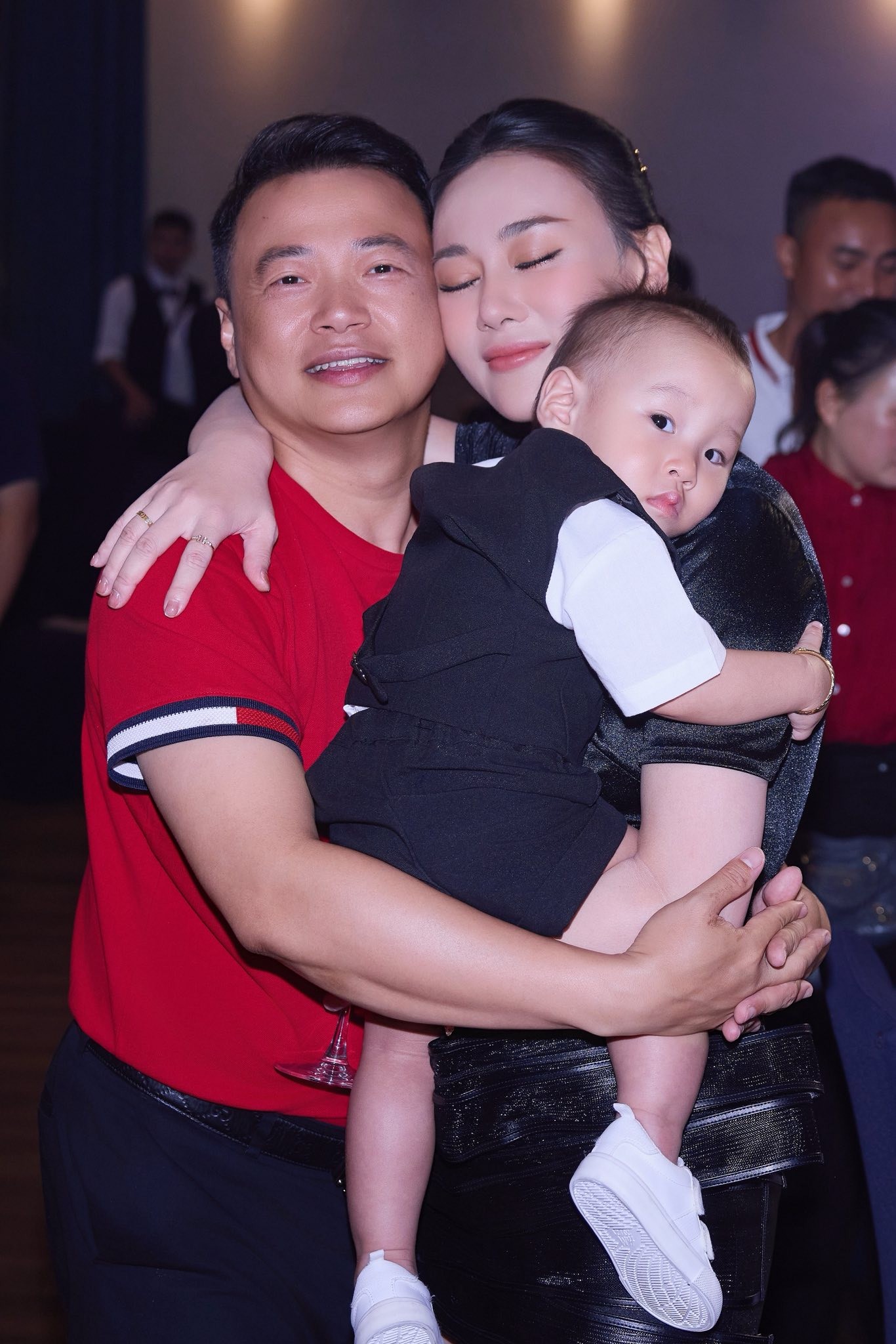 Phương Oanh bị 'tấn công' dữ dội giữa ồn ào kinh doanh của Shark Bình