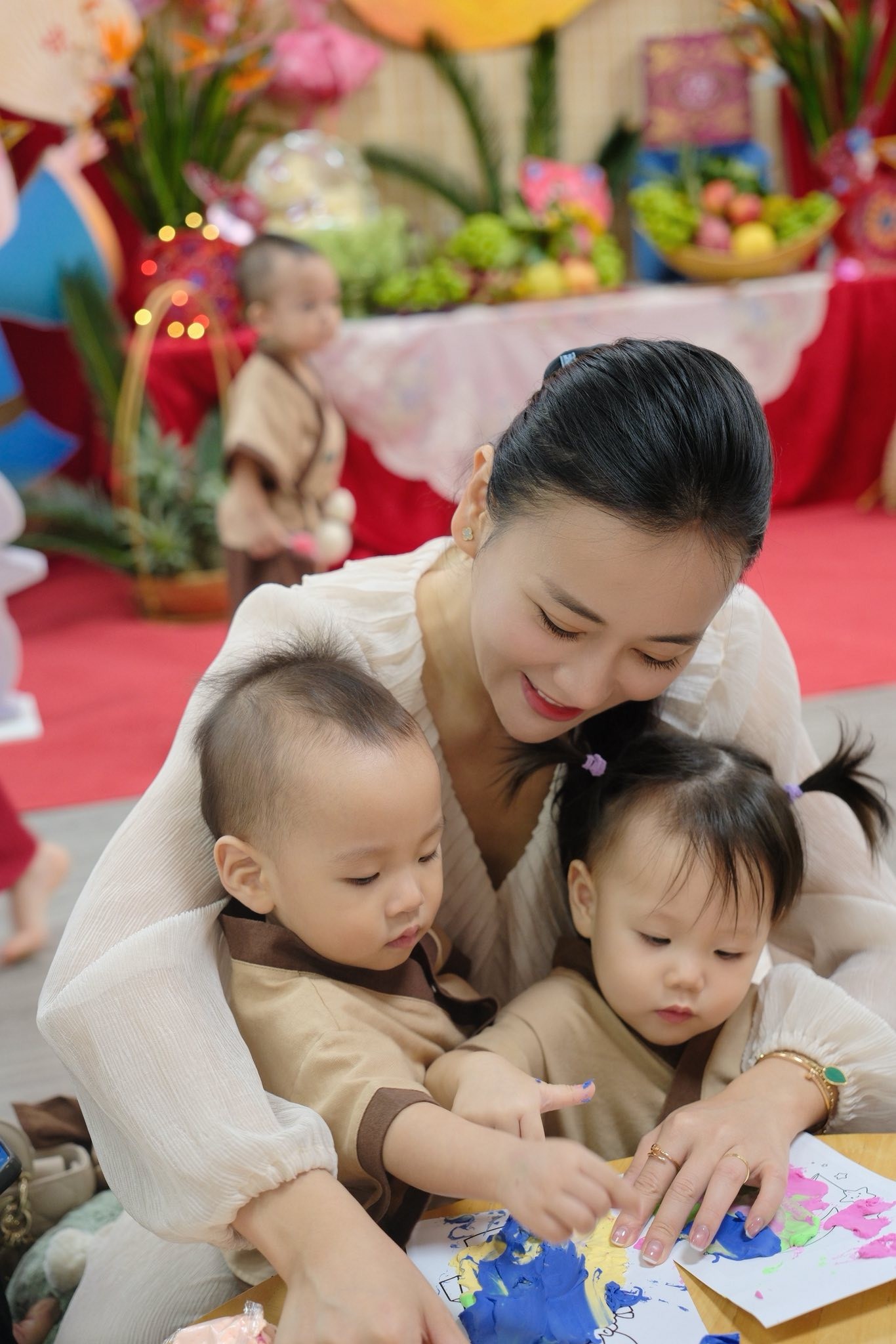 Phương Oanh bị 'tấn công' dữ dội giữa ồn ào kinh doanh của Shark Bình