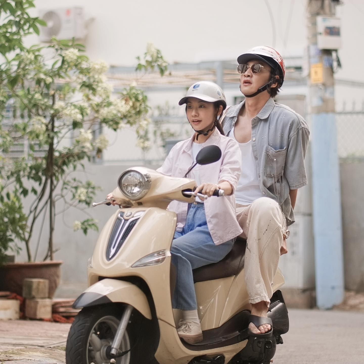 'Tay anh giữ một vì sao': Tình yêu xuyên biên giới cùng cặp đôi Kwang Soo - Hoàng Hà