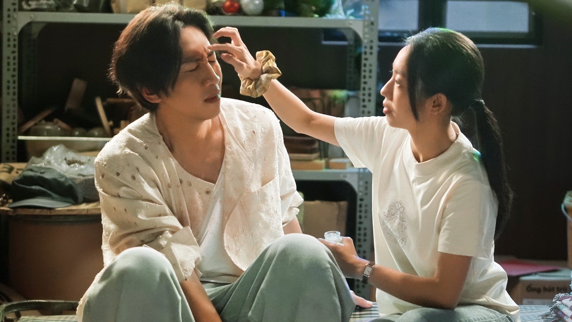 'Tay anh giữ một vì sao': Tình yêu xuyên biên giới cùng cặp đôi Kwang Soo - Hoàng Hà