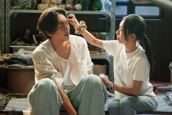 'Tay anh giữ một vì sao': Tình yêu xuyên biên giới cùng cặp đôi Kwang Soo - Hoàng Hà