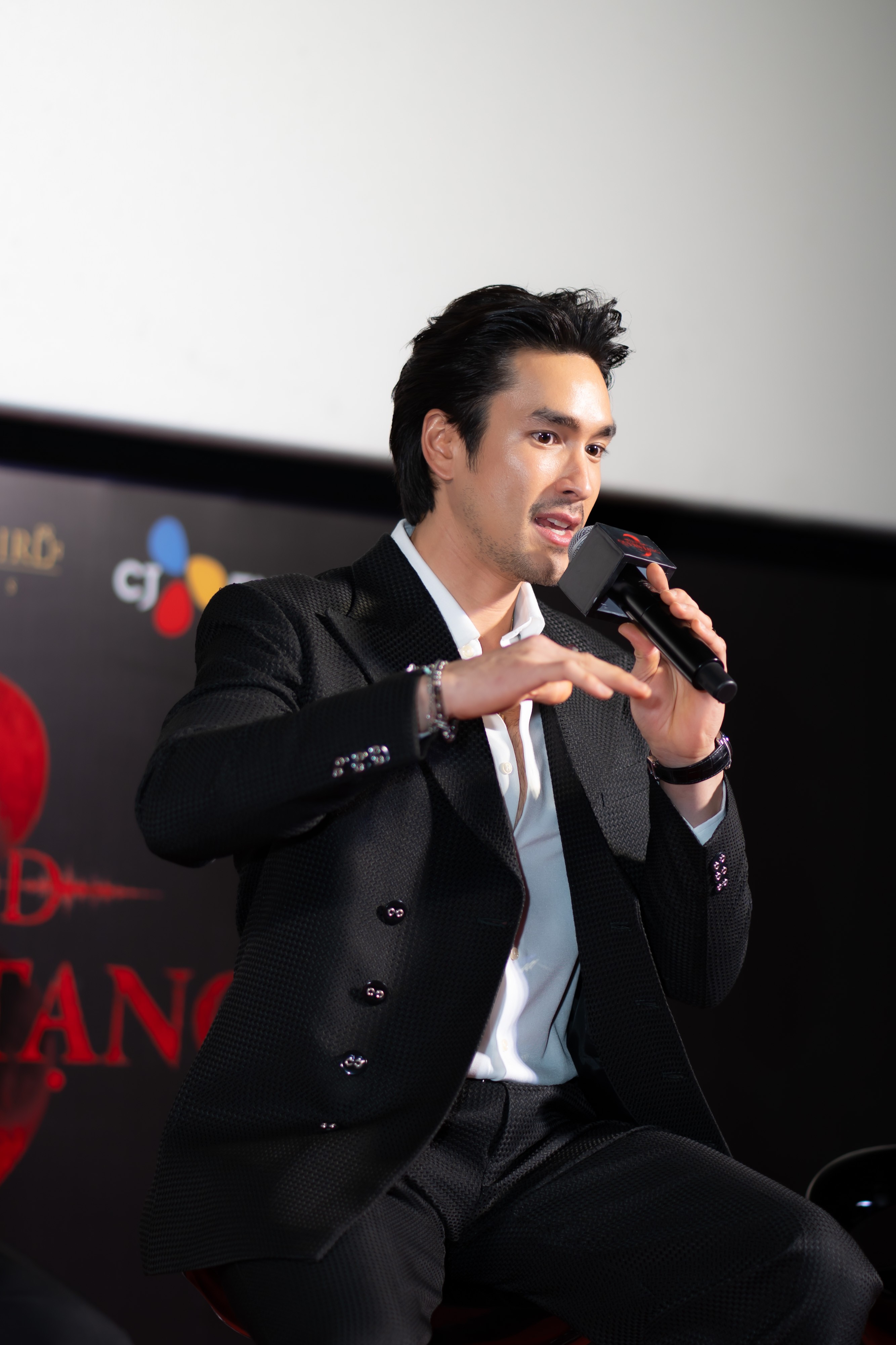 Dàn sao 'Tee Yod: Quỷ ăn tạng' phần 3 quảng bá phim tại Việt Nam trong vòng tay người hâm mộ