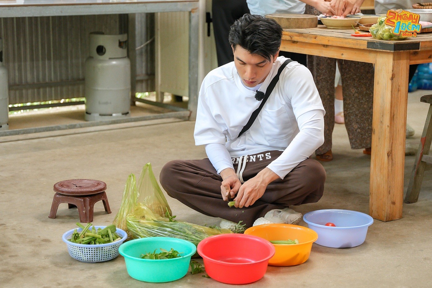 '2 ngày 1 đêm': Dương Lâm - Kiều Minh Tuấn lục đục nội bộ, Hieuthuhai hóa boy đảm đang, bất chấp tạo hình 'độc lạ'