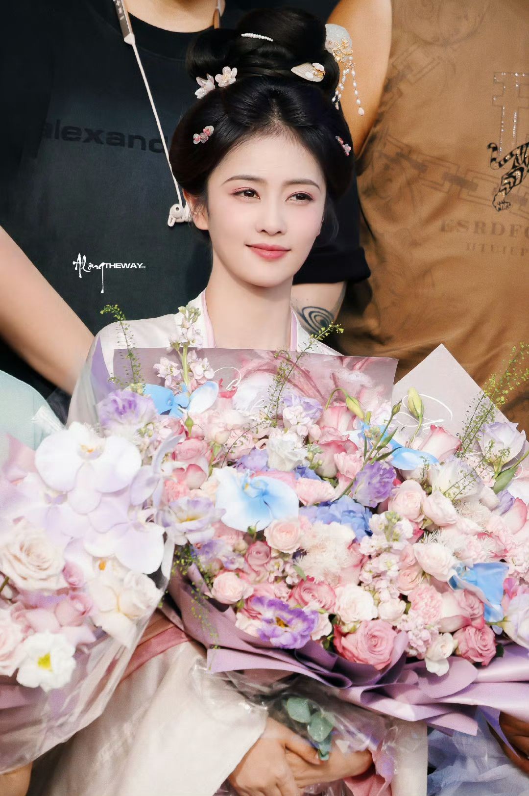 Bạch Lộc chia sẻ về tình trạng sức khỏe, nói 'Cảm ơn' bằng Tiếng Việt