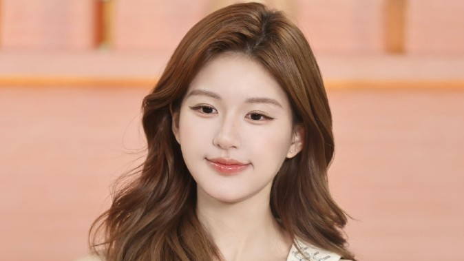 Top sao nữ 'hút fan' trên Douyin: Triệu Lộ Tư vượt qua Địch Lệ Nhiệt Ba