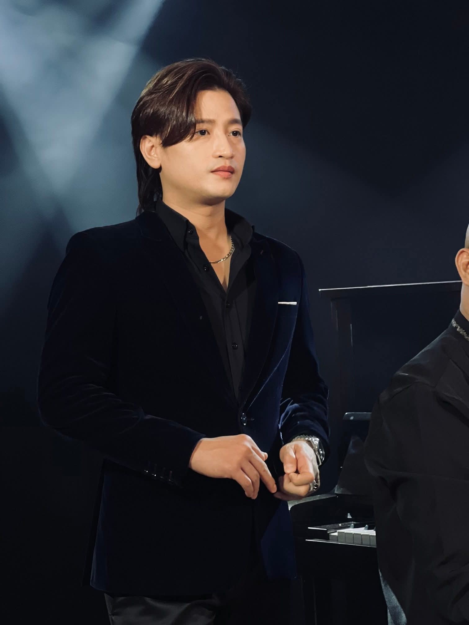 Ca sĩ Đỗ Minh Quân kết hợp bất ngờ cùng A Tuân và Chu Bin trong MV 'Vai diễn cuộc đời'