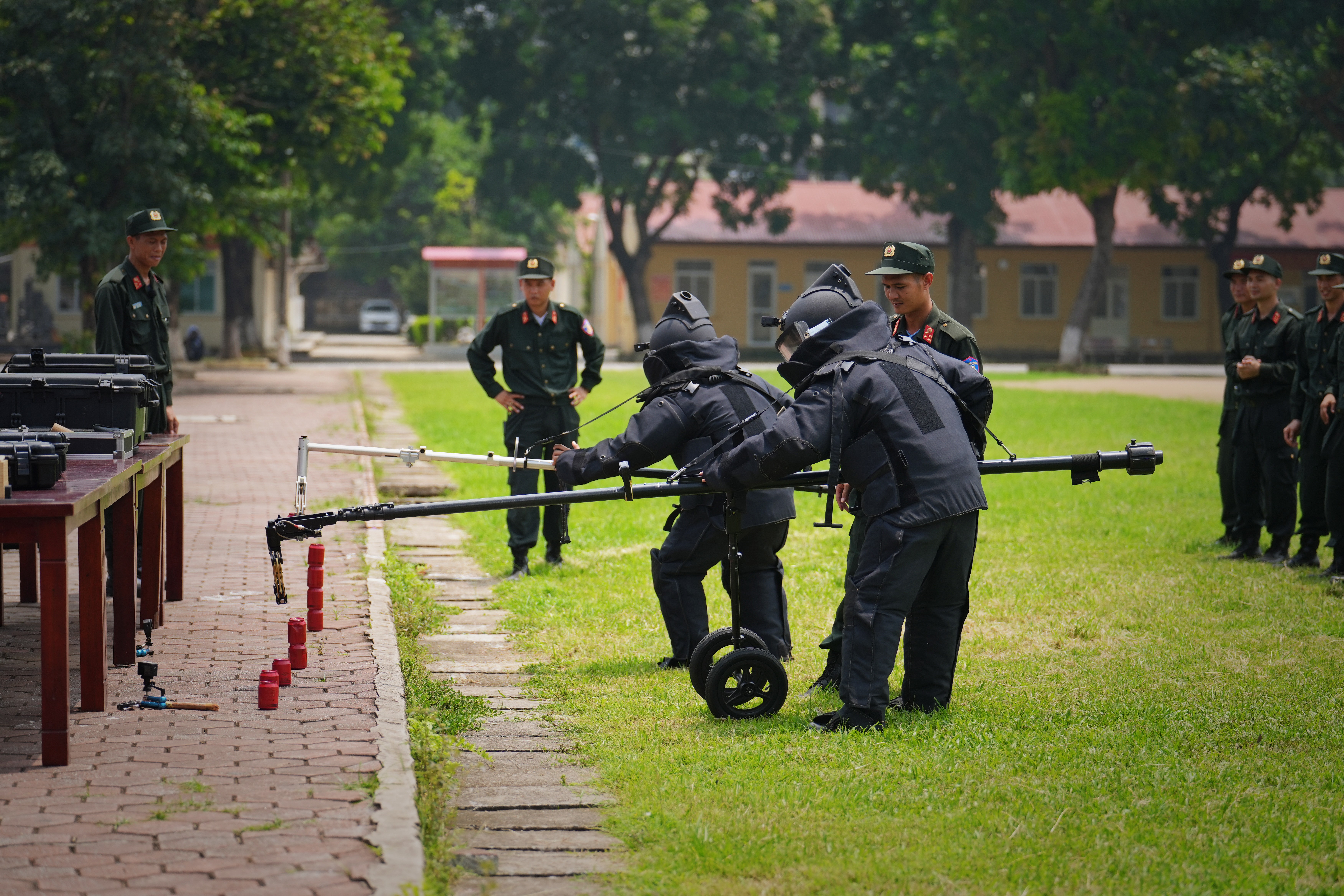 'Chiến sĩ quả cảm' tập 12: Hé lộ bối cảnh thực chiến khủng cùng dàn phương tiện khí tài hùng hậu bậc nhất của lực lượng Cảnh sát cơ động