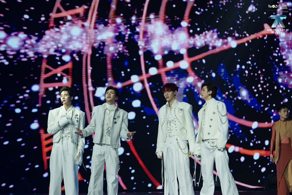 'Anh trai 'Say Hi' 2025' tập 4: 4 màu sắc âm nhạc đối lập từ Ballad cổ tích, Funk Epic, Y2K