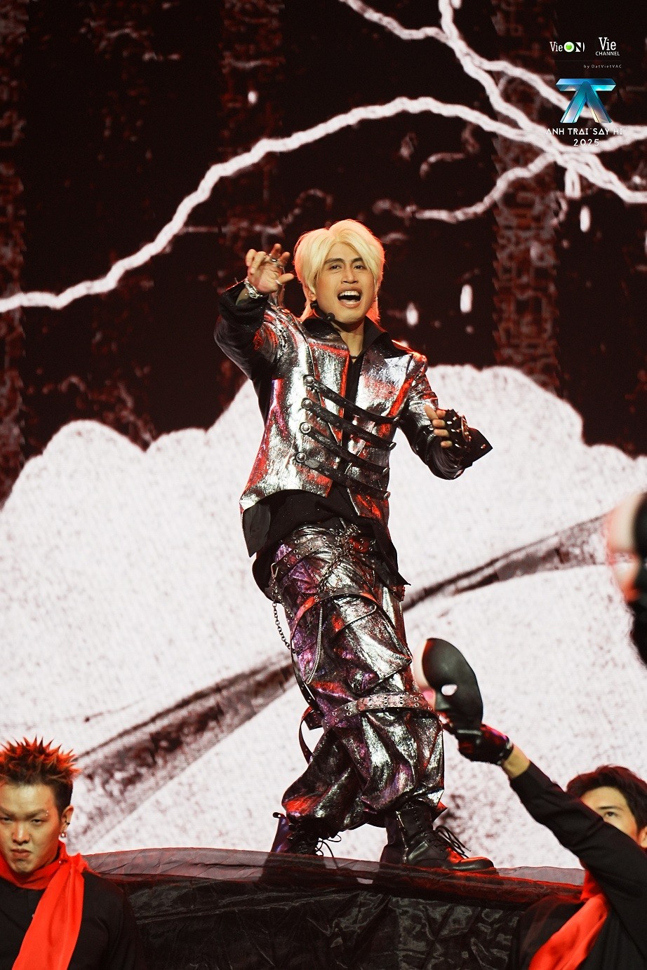 'Anh trai 'Say Hi' 2025' tập 4: 4 màu sắc âm nhạc đối lập từ Ballad cổ tích, Funk Epic, Y2K