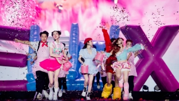 Concert 'Em Xinh Say Hi' gặp nhiều sự cố khiến khán giả chê bai