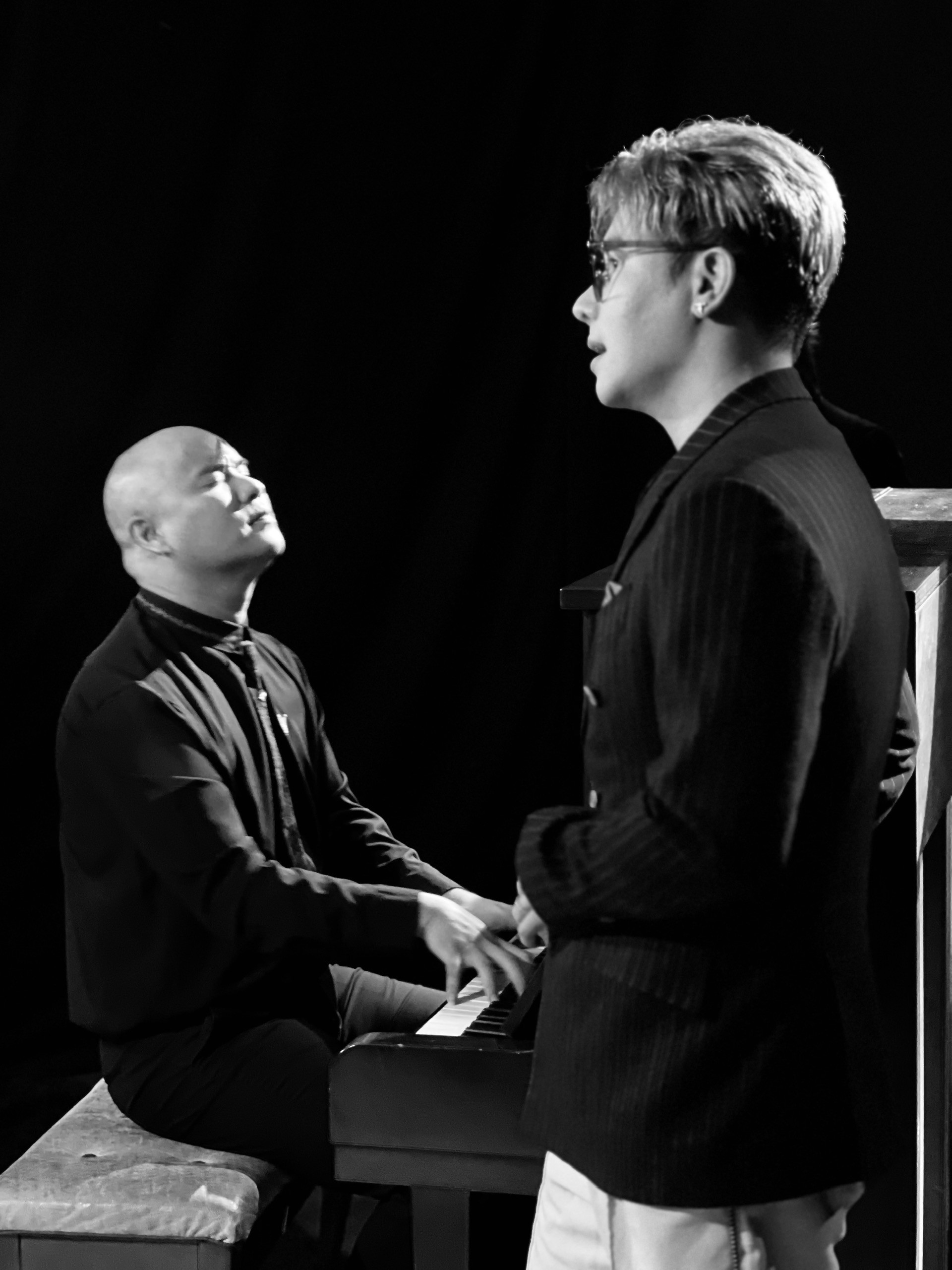 Sau hit 'Lệ ngang trời', A Tuân tung siêu phẩm mới cùng Chu Bin và Đỗ Minh Quân