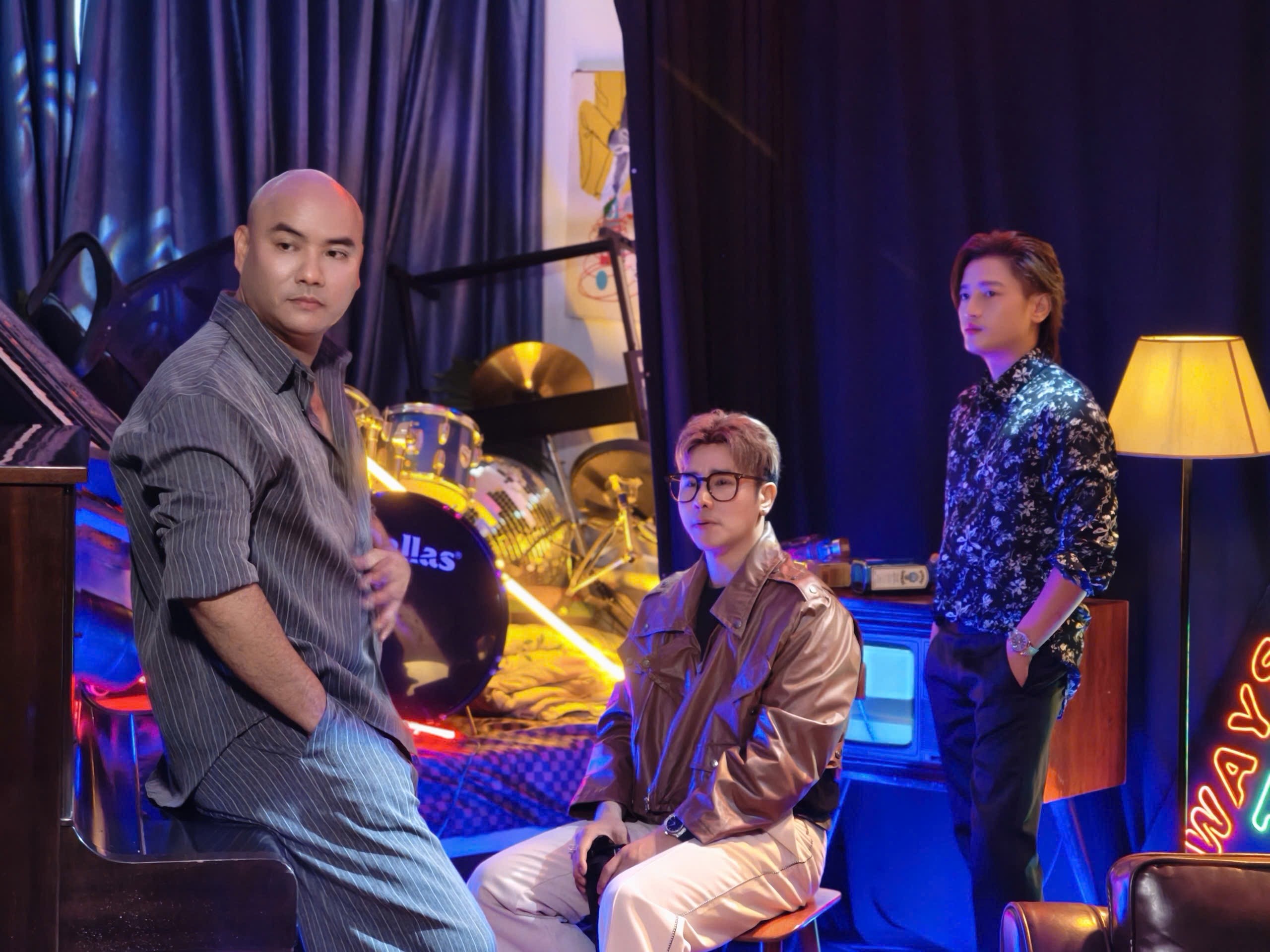 Sau hit 'Lệ ngang trời', A Tuân tung siêu phẩm mới cùng Chu Bin và Đỗ Minh Quân