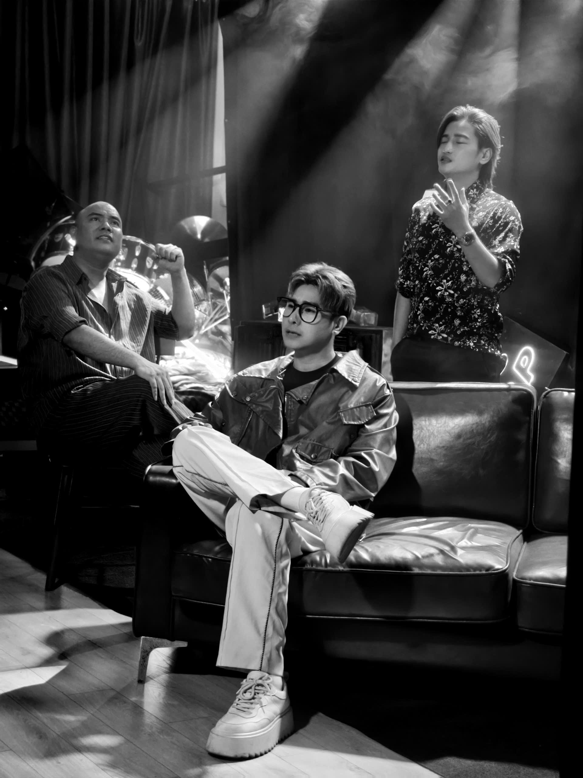 Sau hit 'Lệ ngang trời', A Tuân tung siêu phẩm mới cùng Chu Bin và Đỗ Minh Quân