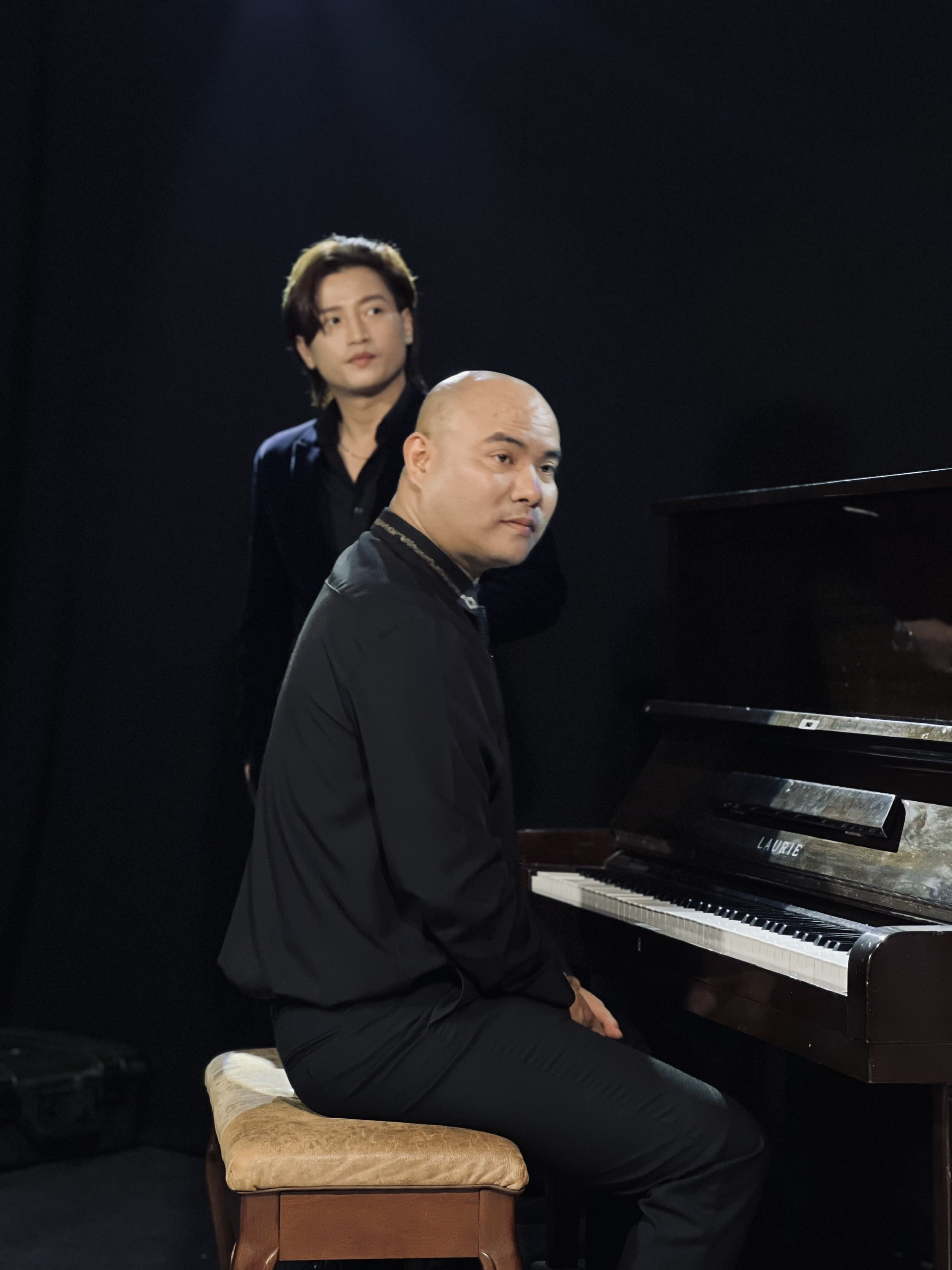 Sau hit 'Lệ ngang trời', A Tuân tung siêu phẩm mới cùng Chu Bin và Đỗ Minh Quân