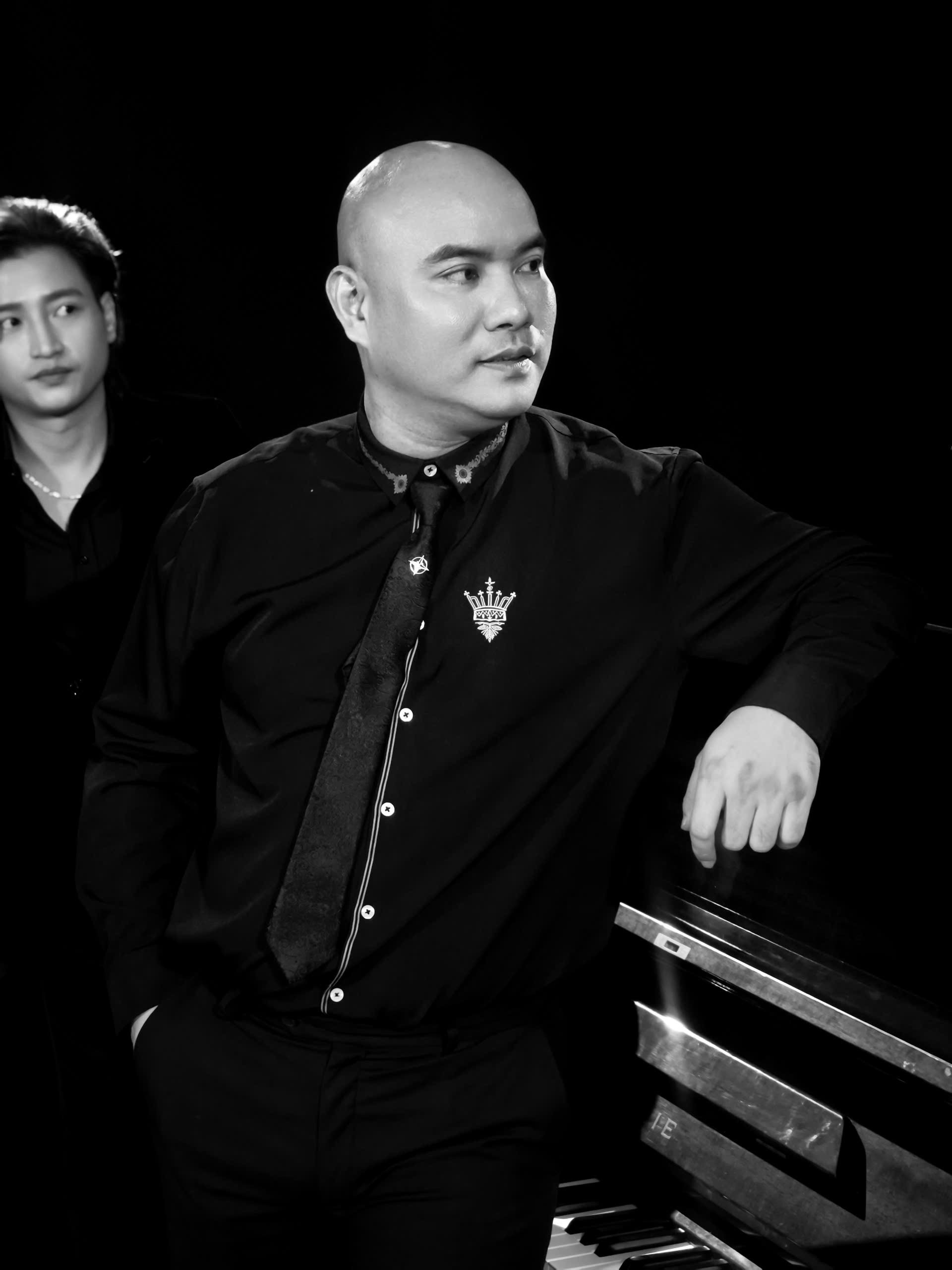 Sau hit 'Lệ ngang trời', A Tuân tung siêu phẩm mới cùng Chu Bin và Đỗ Minh Quân