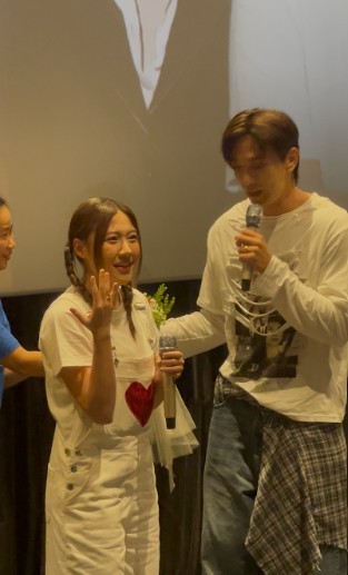 Chấn động: Thuận Nguyễn và Uyển Ân 'trao nhẫn cưới' trước hàng trăm khán giả Đồng Tháp