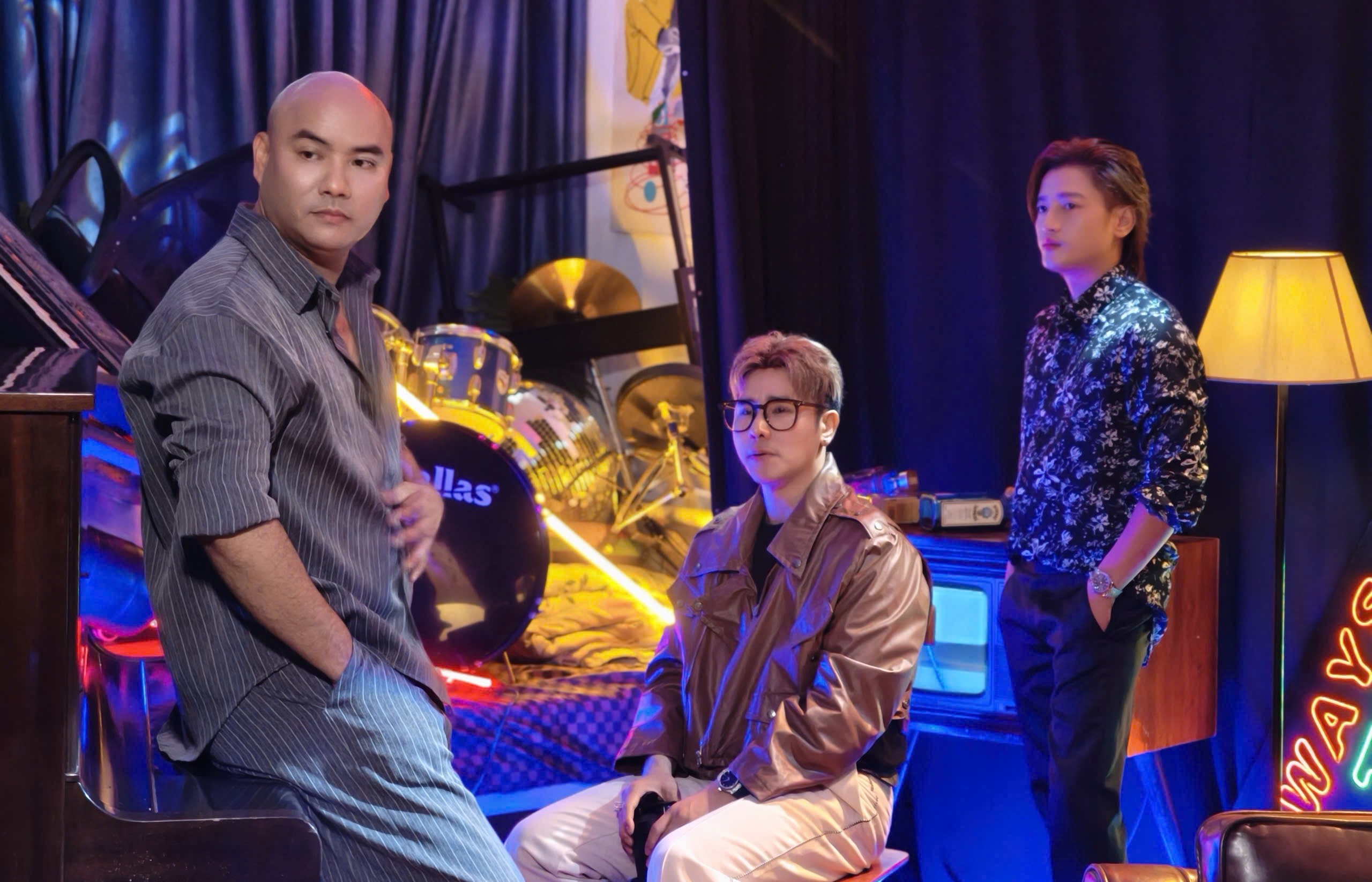 Sau hit 'Lệ ngang trời', A Tuân tung siêu phẩm mới cùng Chu Bin và Đỗ Minh Quân