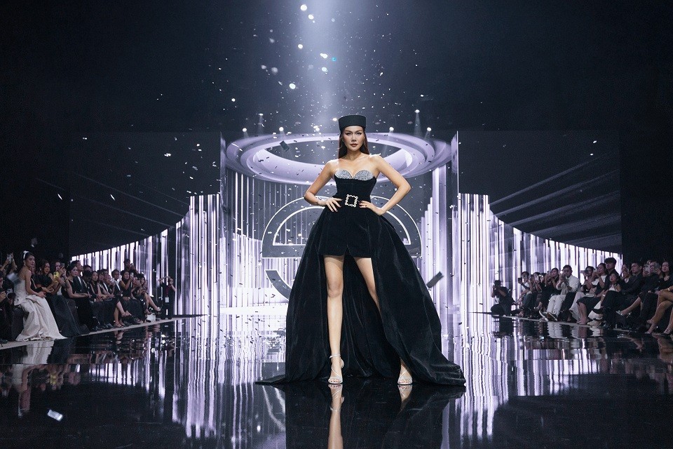 Mỹ nhân Việt đổ bộ 'Elise Fashion Show 2025'