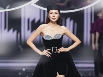 Thanh Hằng tái xuất catwalk, thần thái đầy quyền lực