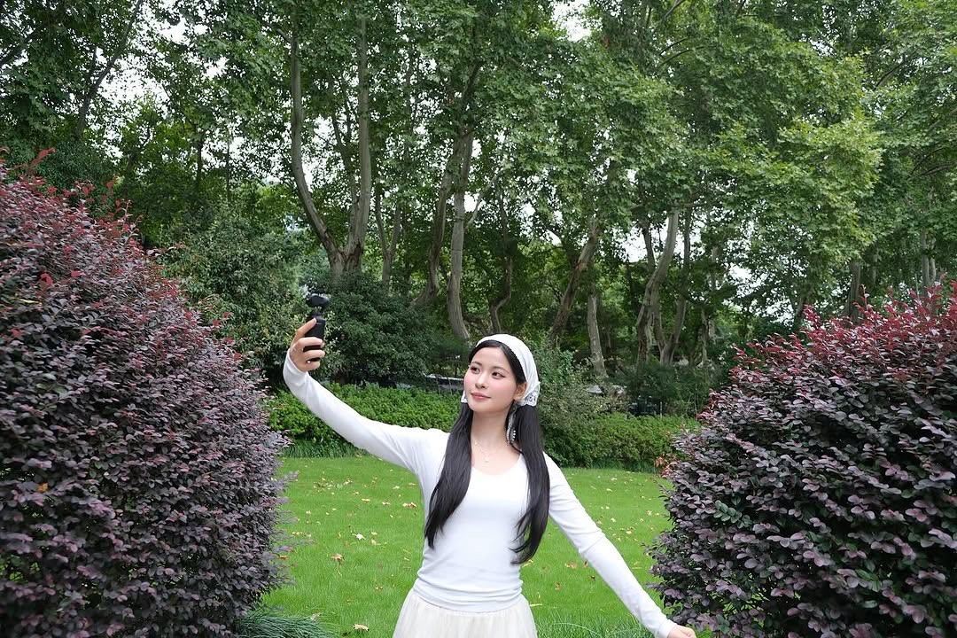 Nữ dancer bí ẩn trong tiết mục của team 'Đa nghi' tại ‘Anh Trai Say Hi’ là ai?