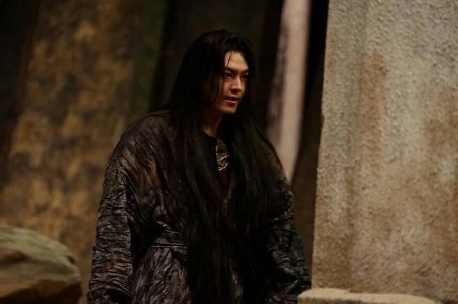 Kim Woo Bin tập nói tiếng Ả Rập 1000 lần cho 'Genie, Make a Wish'